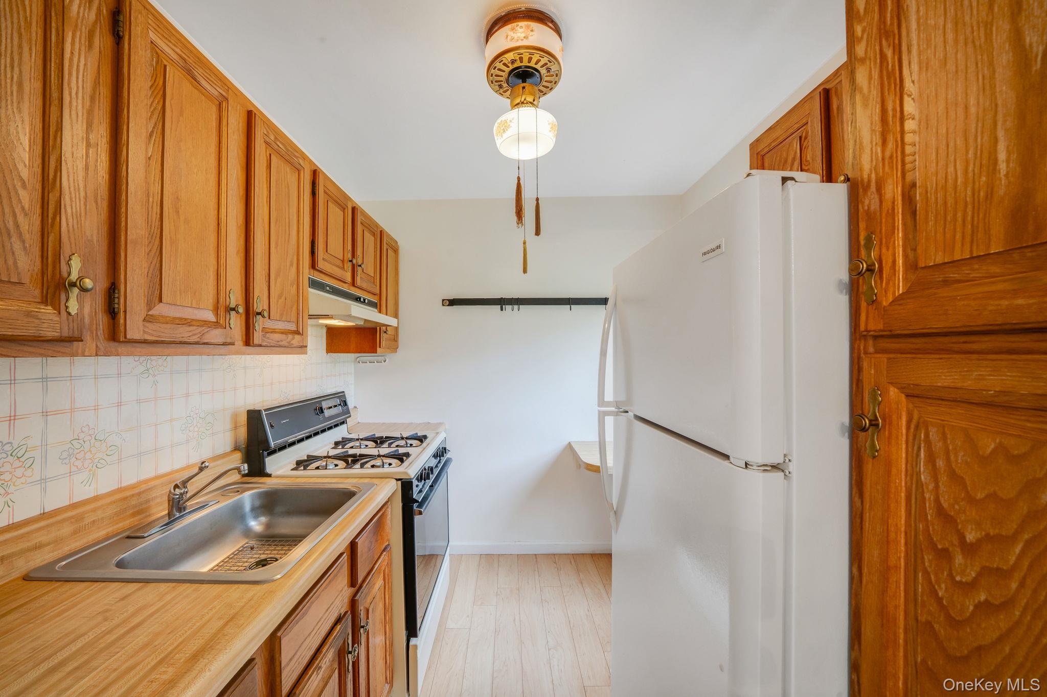 44 Nathan Hale Drive # 58A, Huntington, NY 11743