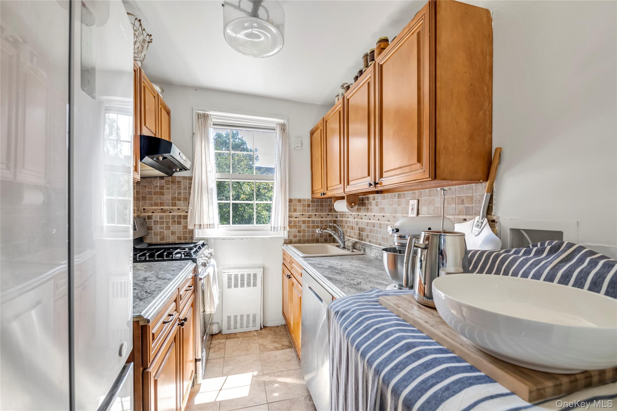 211-11 73 Avenue # B, Bayside, NY 11364