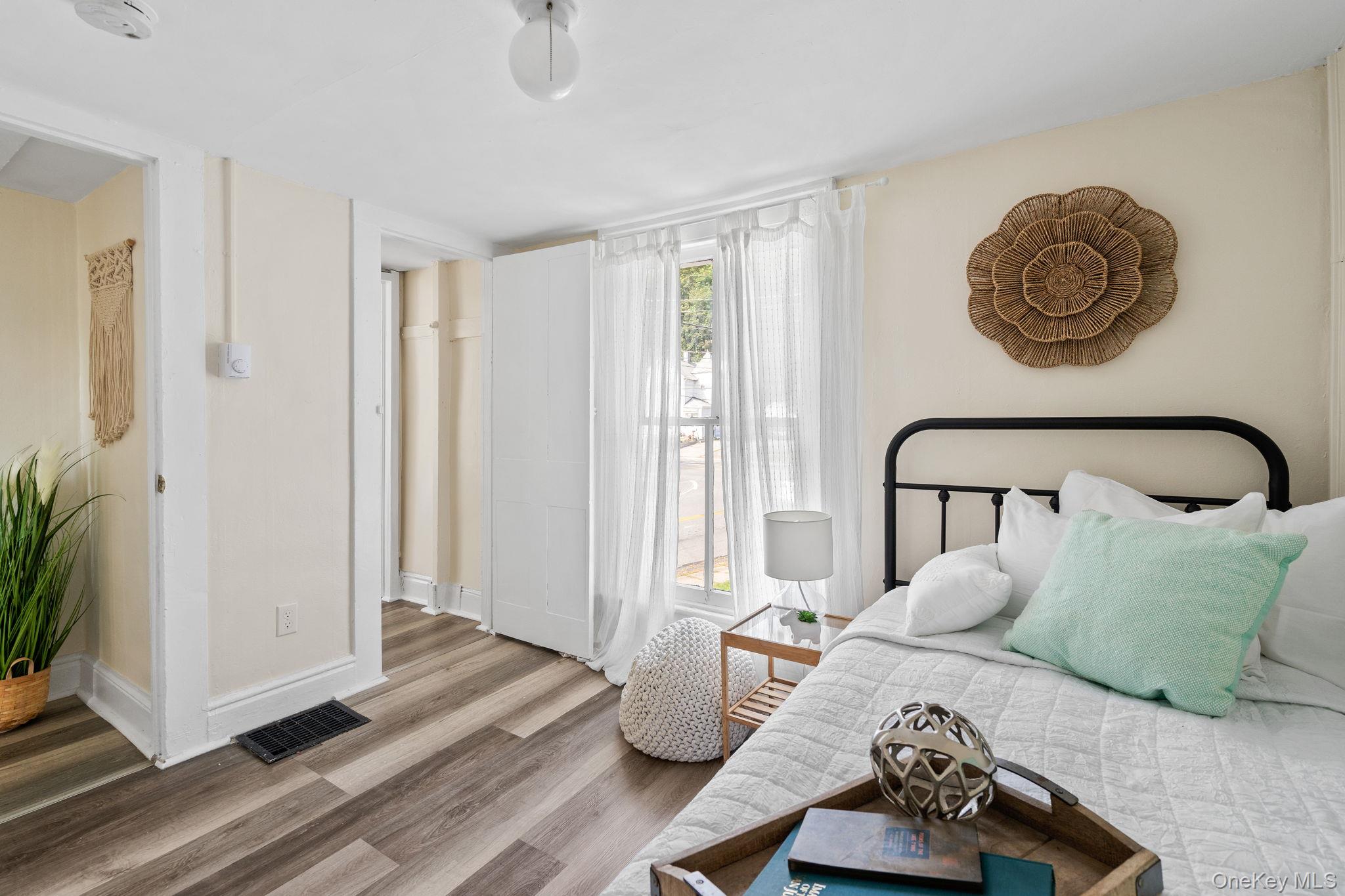 8 Coldenham Road, Walden, NY 12586