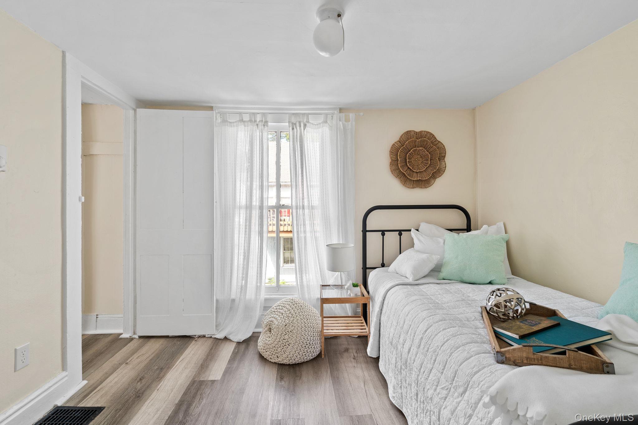 8 Coldenham Road, Walden, NY 12586