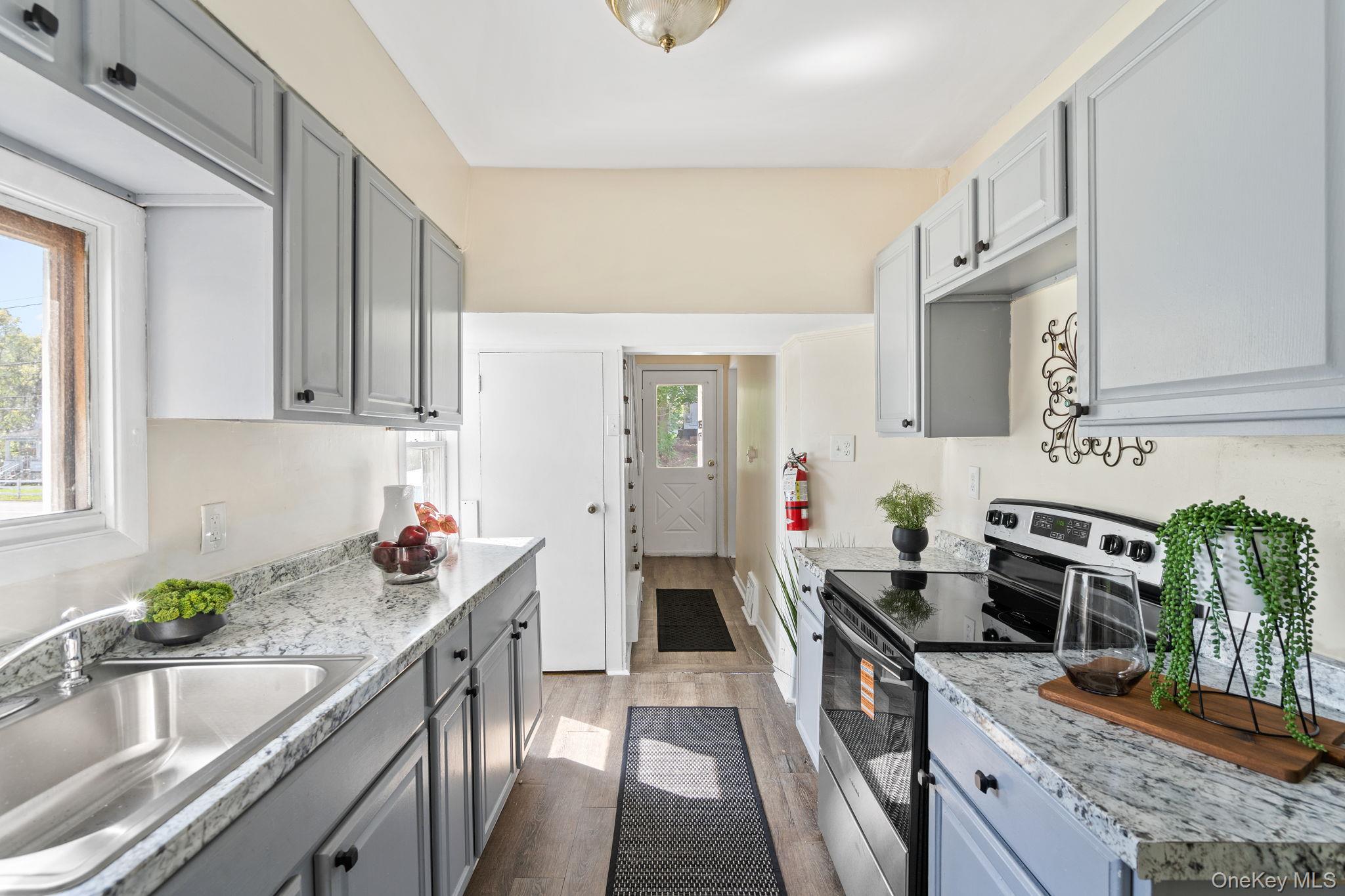 8 Coldenham Road, Walden, NY 12586