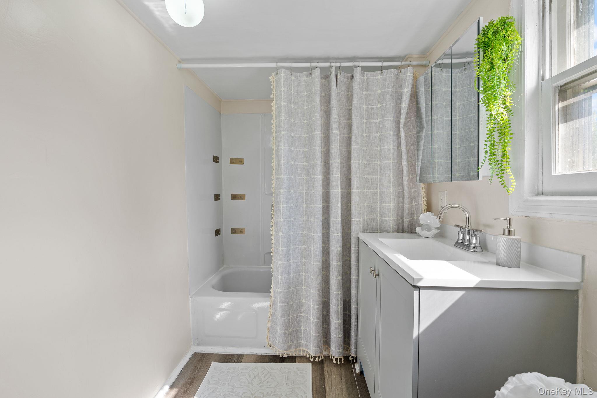 8 Coldenham Road, Walden, NY 12586