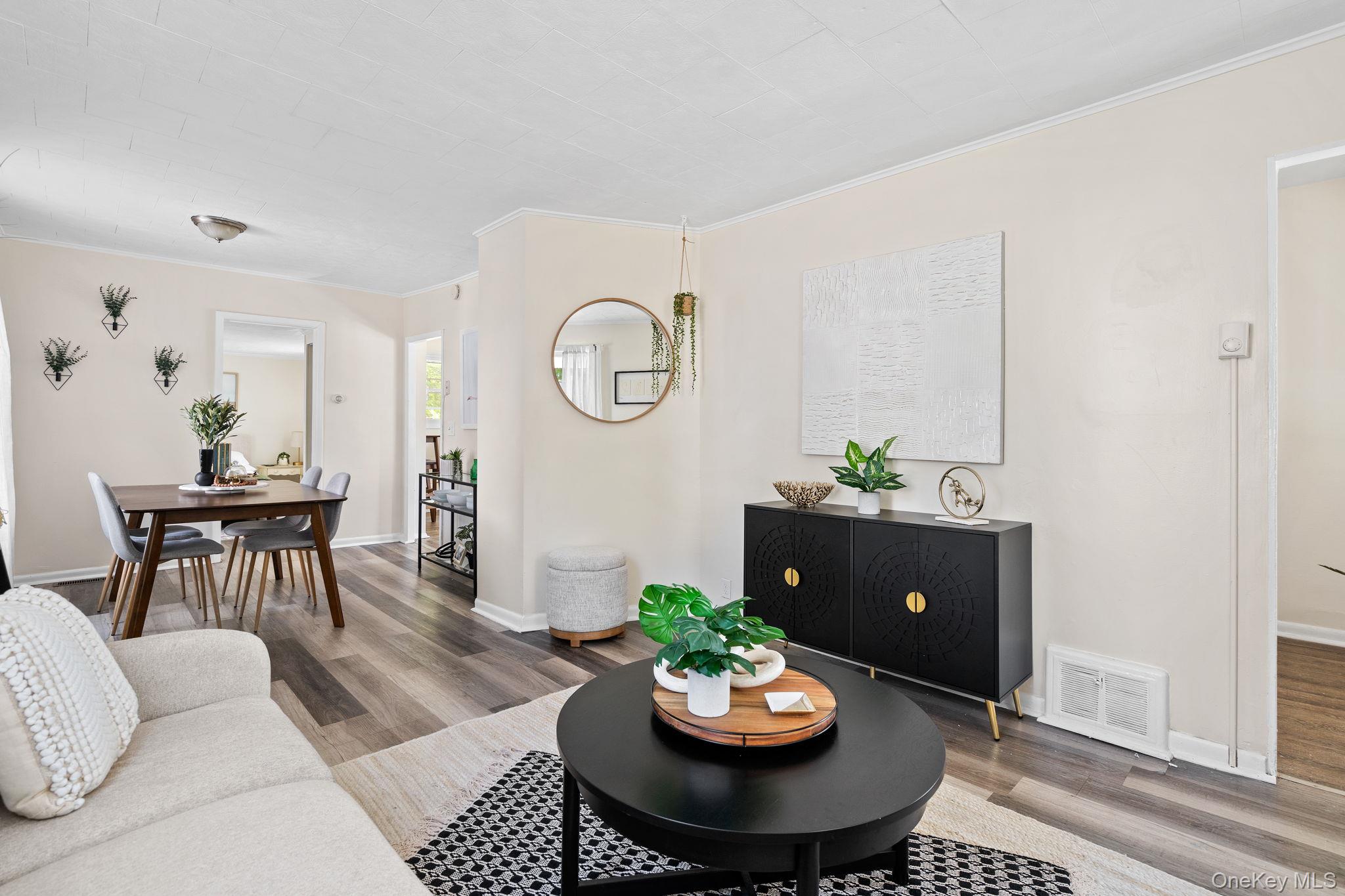 8 Coldenham Road, Walden, NY 12586