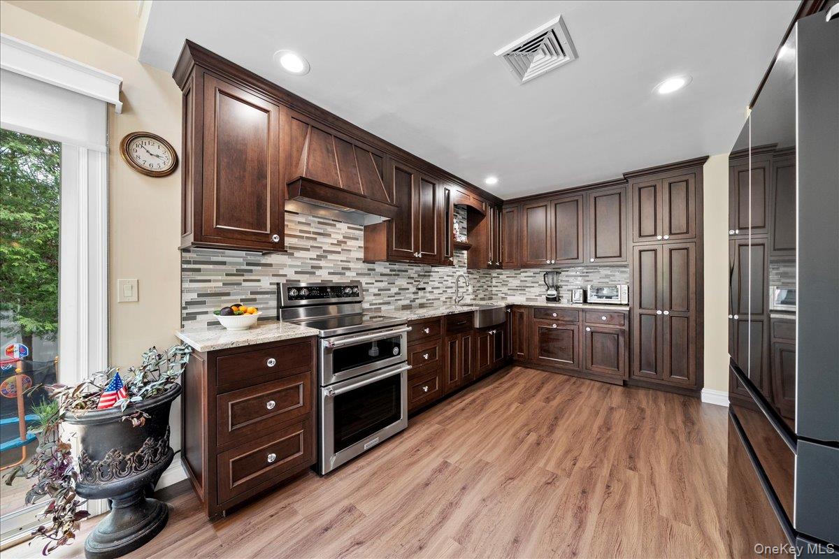 27 Bieselin Road, Bellport Village, NY 11713