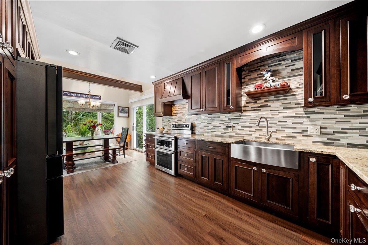 27 Bieselin Road, Bellport Village, NY 11713