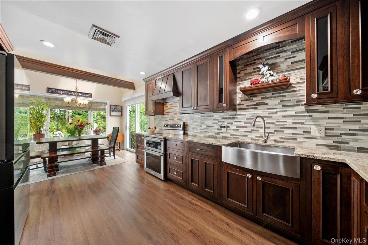 27 Bieselin Road, Bellport Village, NY 11713