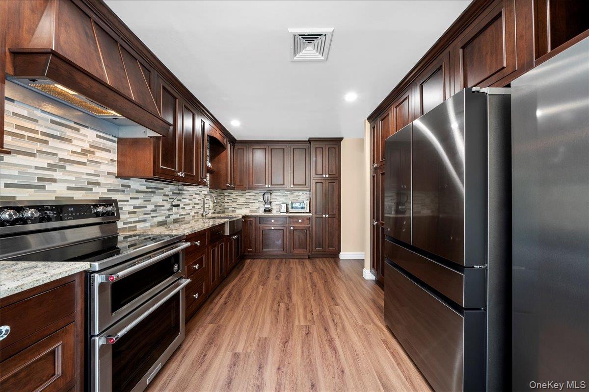 27 Bieselin Road, Bellport Village, NY 11713