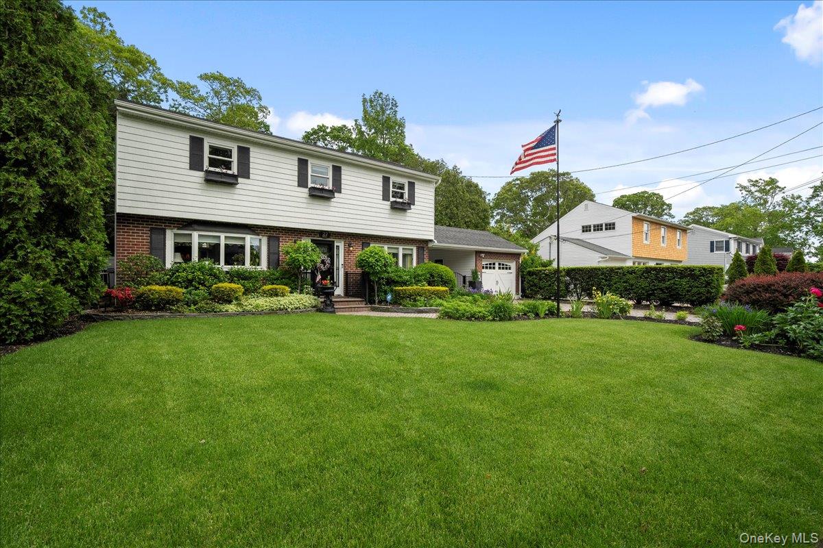 27 Bieselin Road, Bellport Village, NY 11713