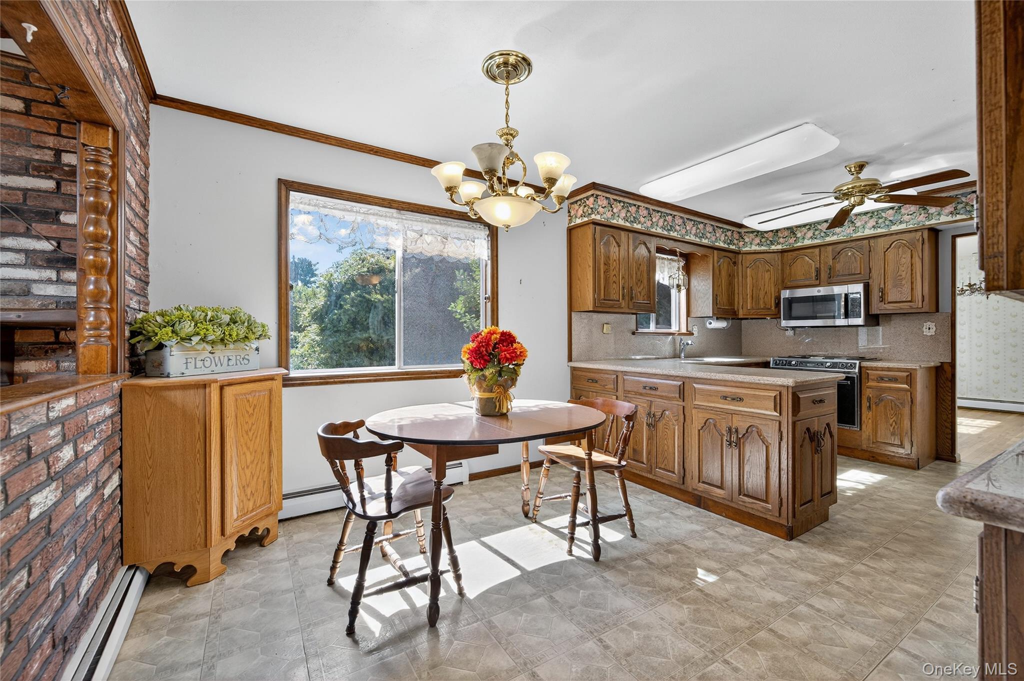 88 Ayers Road, Locust Valley, NY 11560