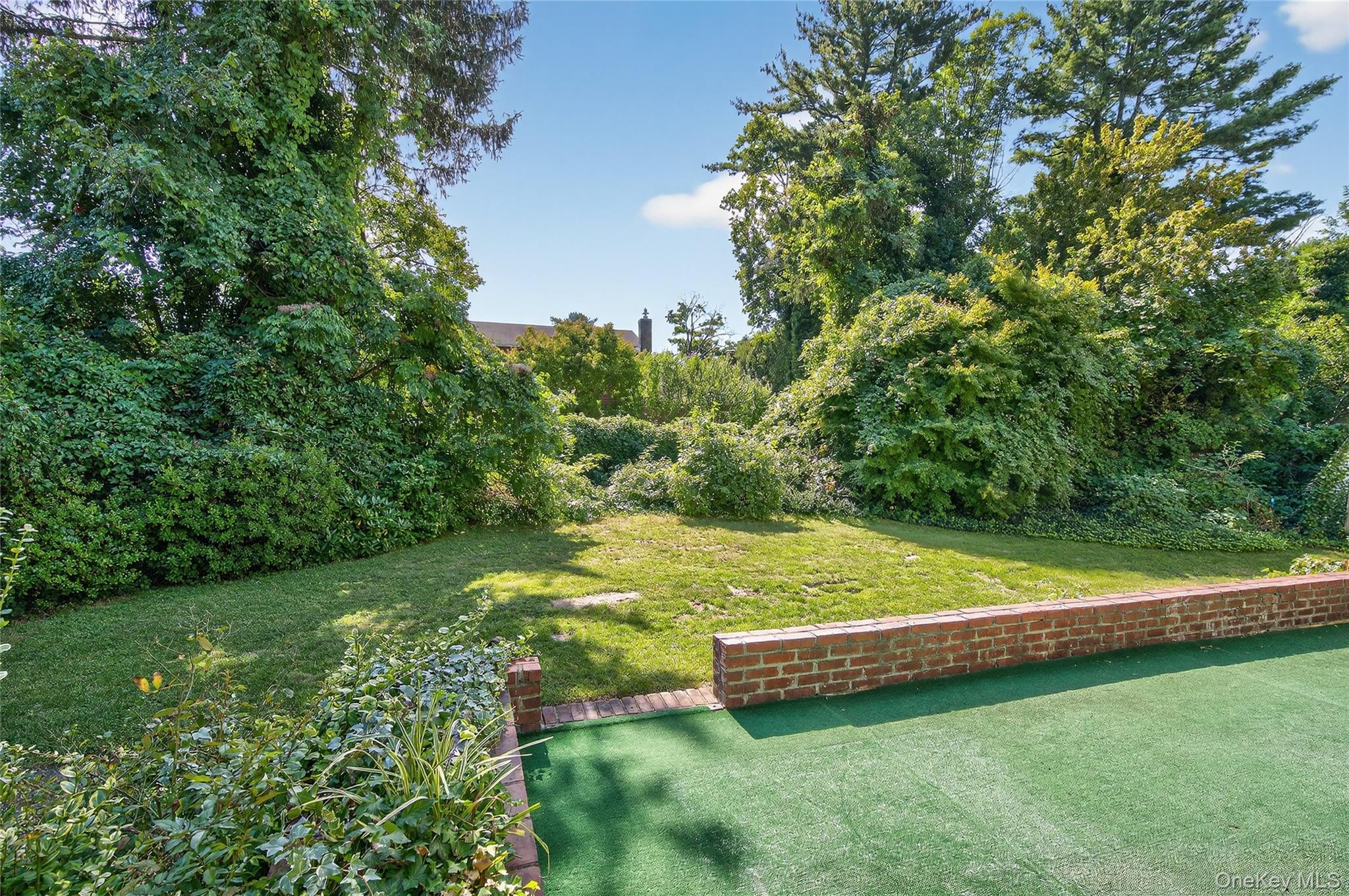 88 Ayers Road, Locust Valley, NY 11560