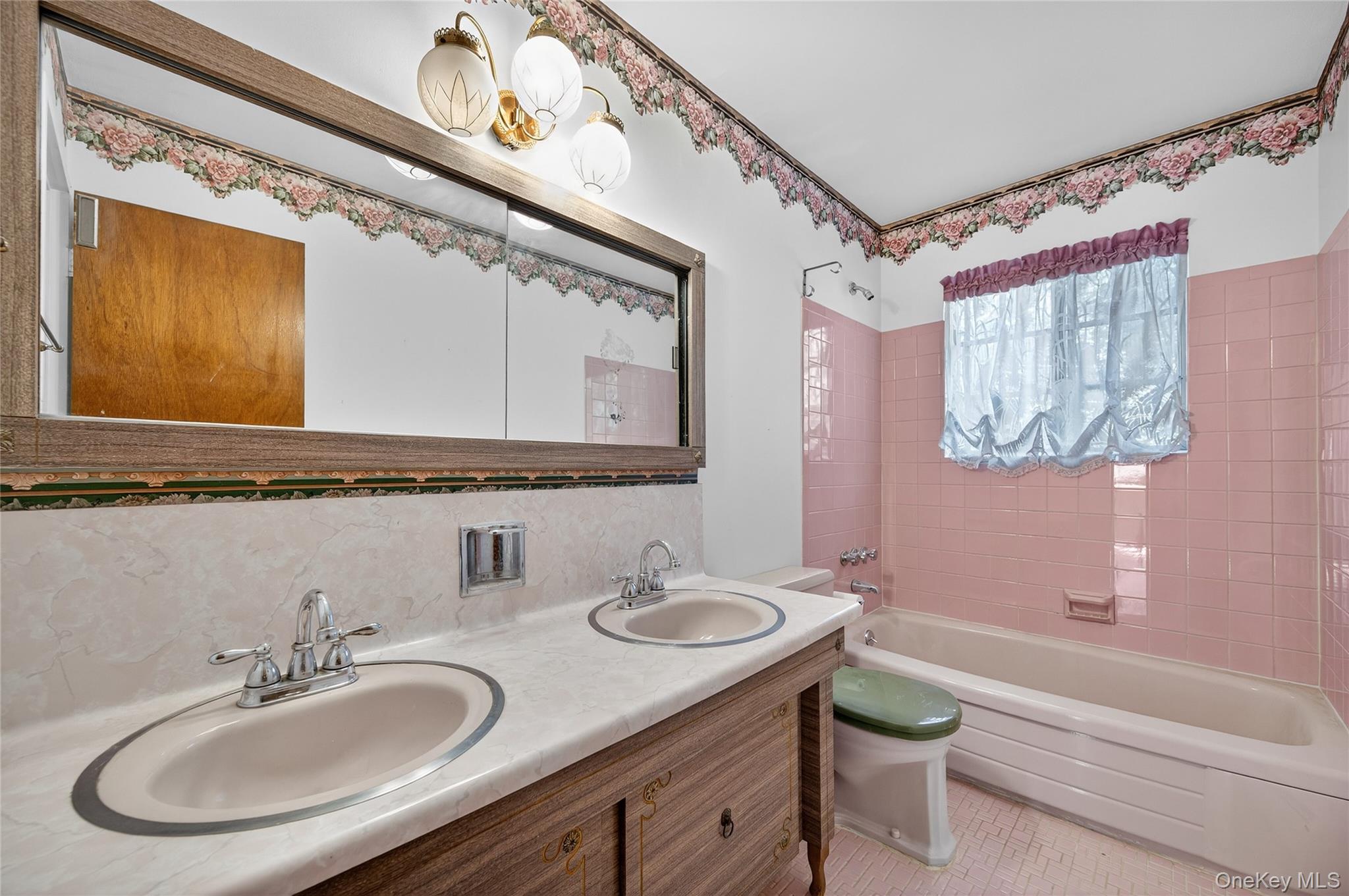 88 Ayers Road, Locust Valley, NY 11560