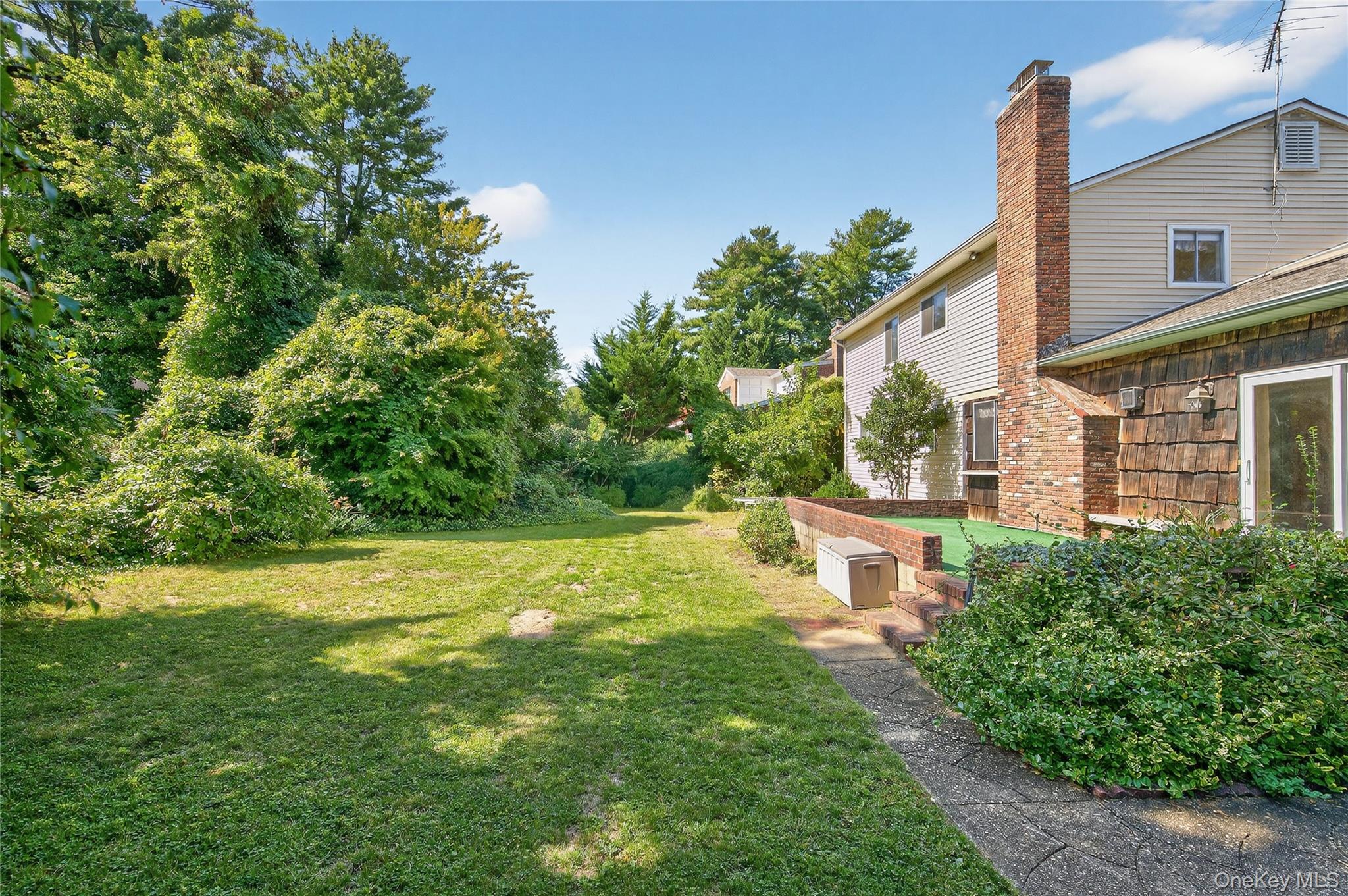 88 Ayers Road, Locust Valley, NY 11560