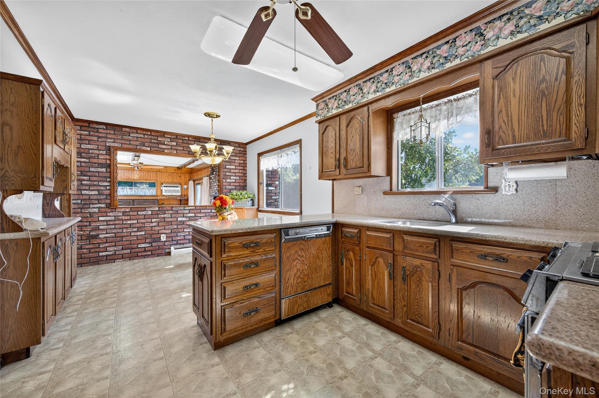 88 Ayers Road, Locust Valley, NY 11560