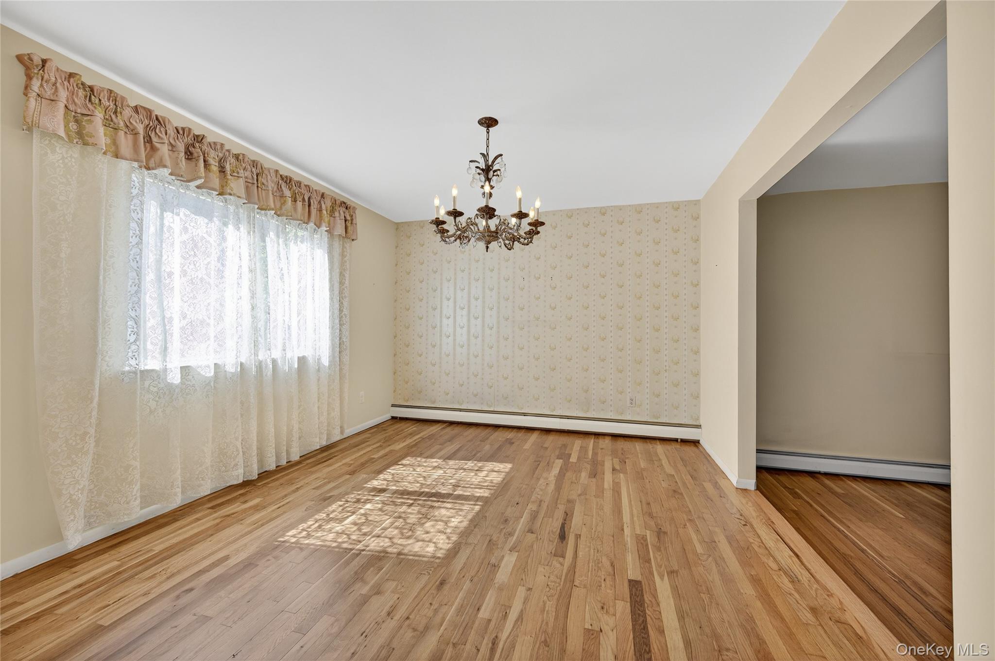 88 Ayers Road, Locust Valley, NY 11560