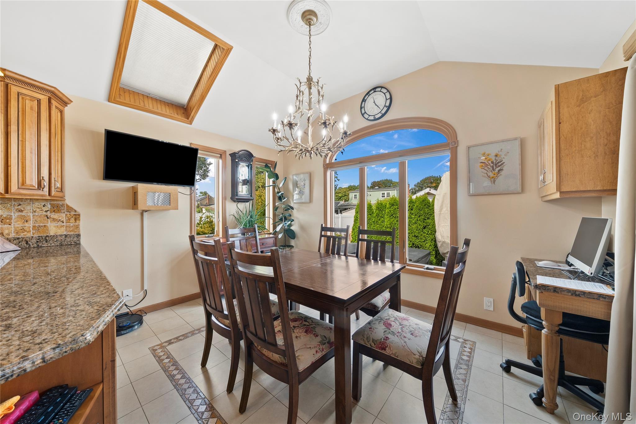 407 17th Street, West Babylon, NY 11704