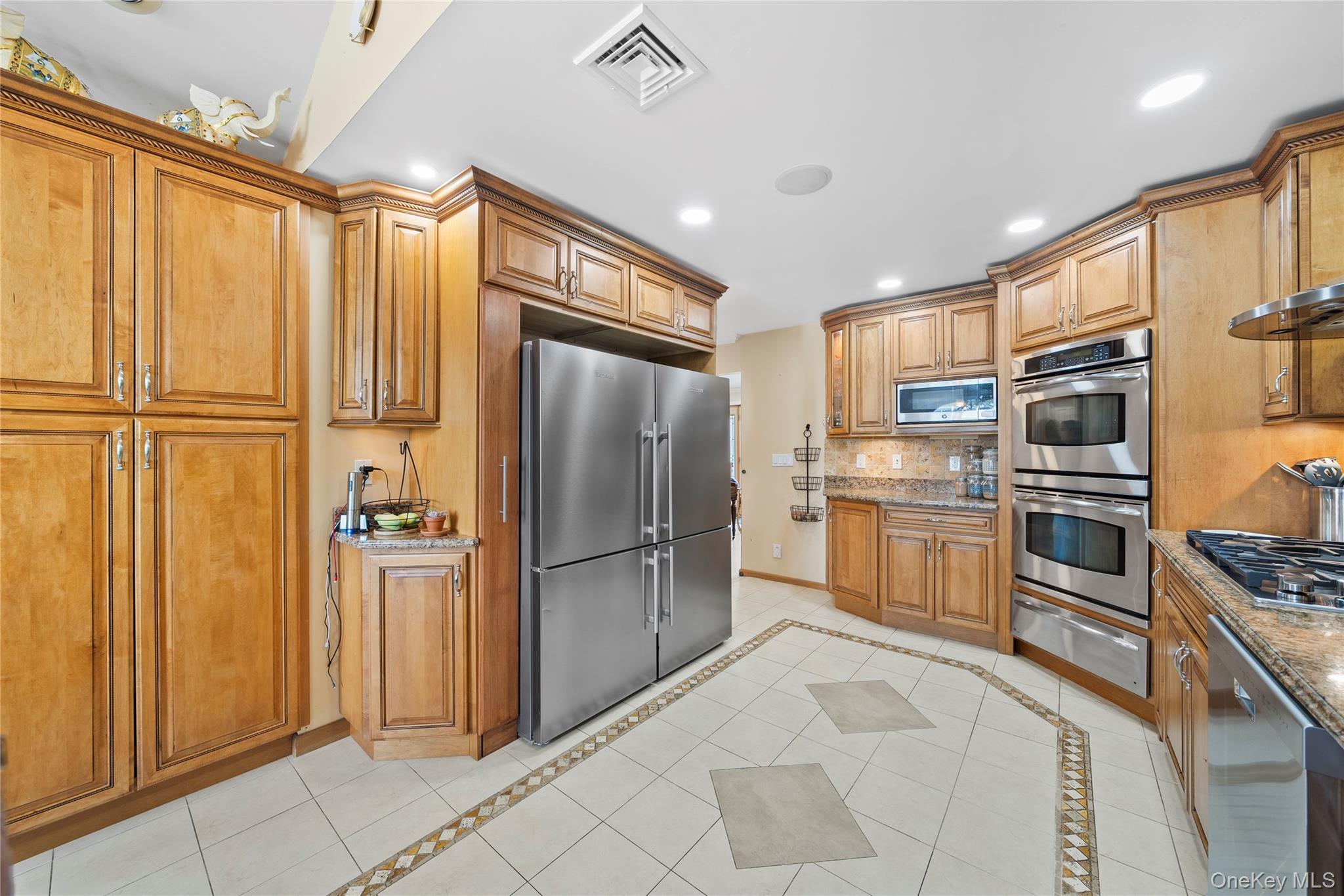 407 17th Street, West Babylon, NY 11704