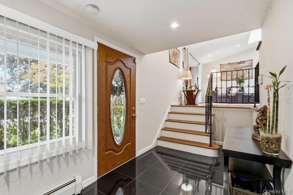 8 Duke Place, Glen Cove, NY 11542