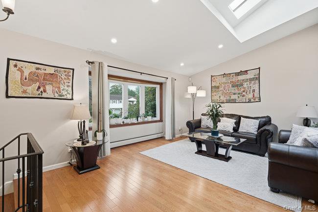 8 Duke Place, Glen Cove, NY 11542