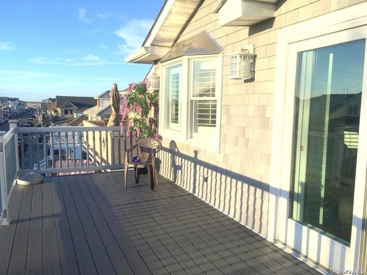 24 Virginia Avenue # Top, Long Beach, NY 11561