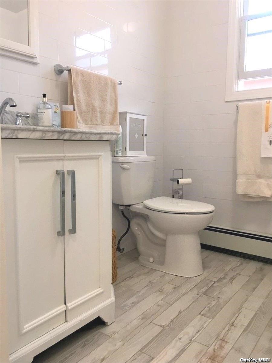 24 Virginia Avenue # Top, Long Beach, NY 11561