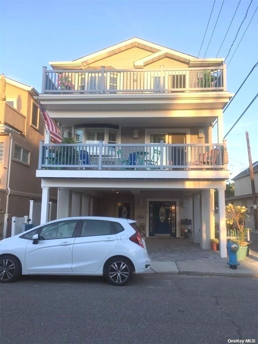 24 Virginia Avenue # Top, Long Beach, NY 11561