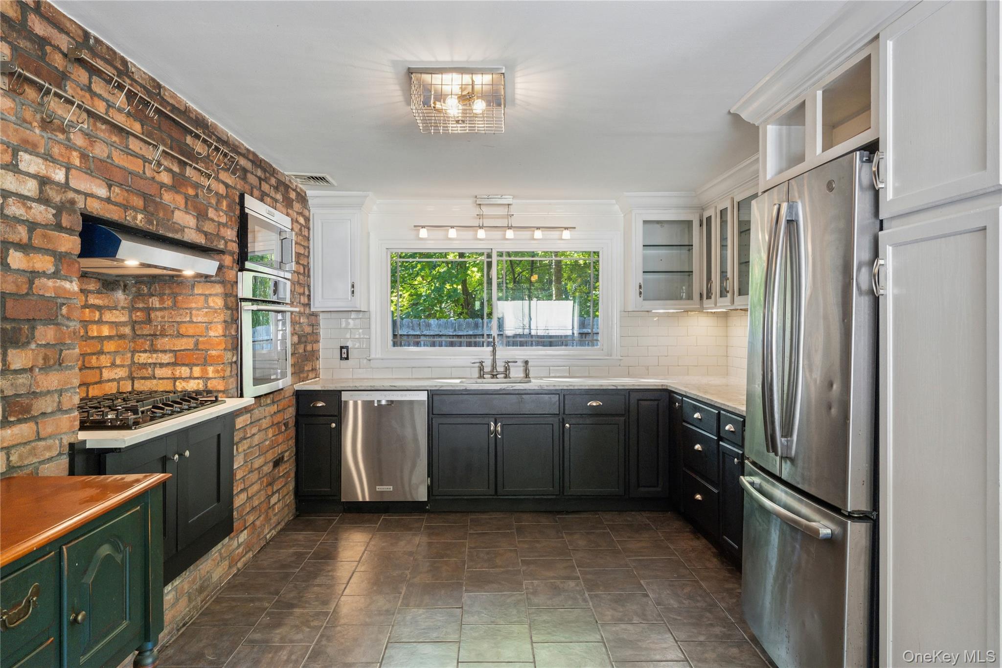 29 Squiretown Road # D, Hampton Bays, NY 11946