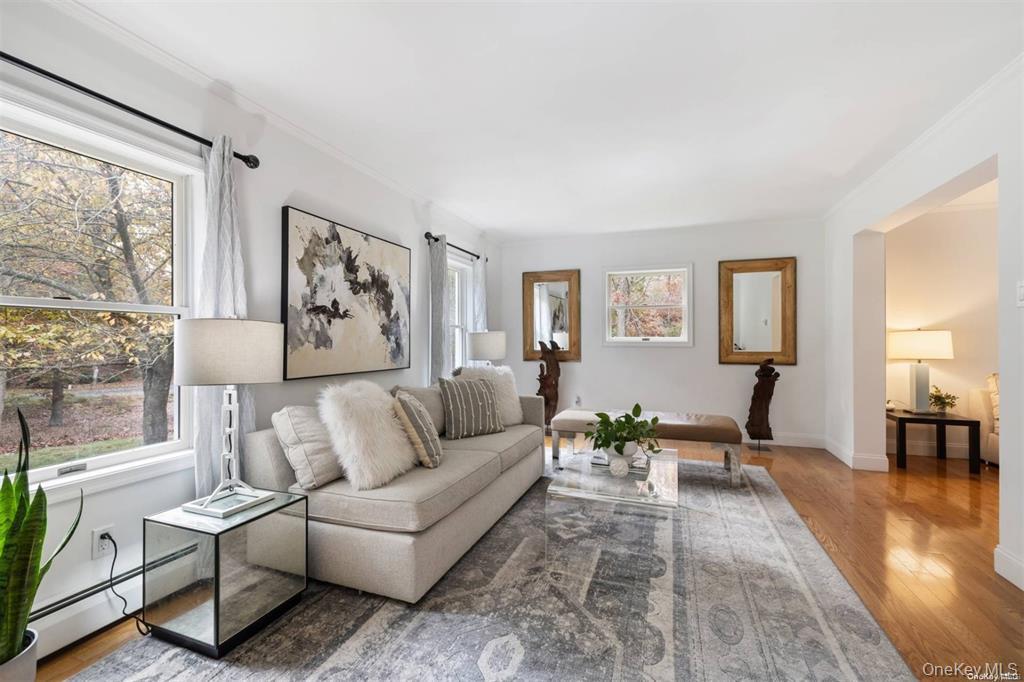 4 Wooded Lane, Hampton Bays, NY 11946