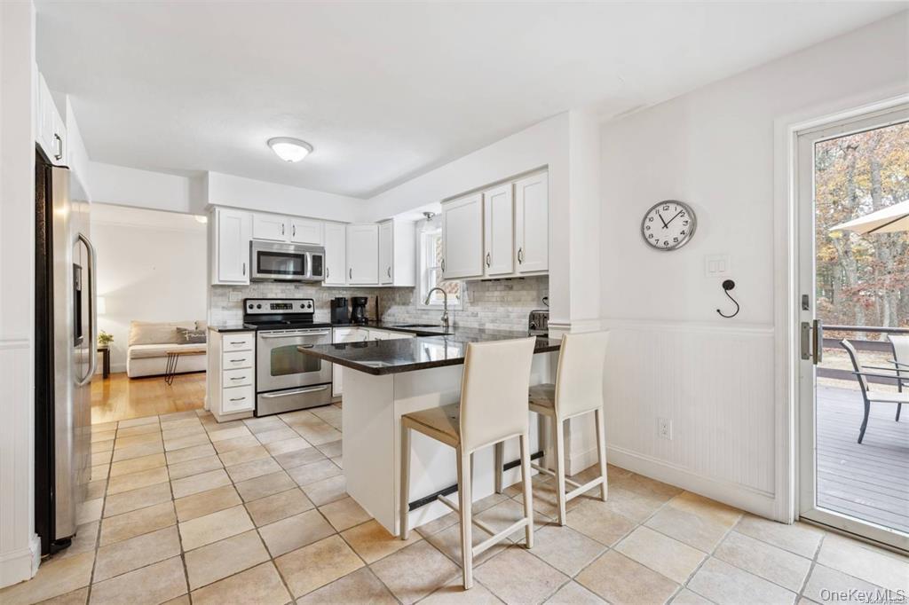 4 Wooded Lane, Hampton Bays, NY 11946