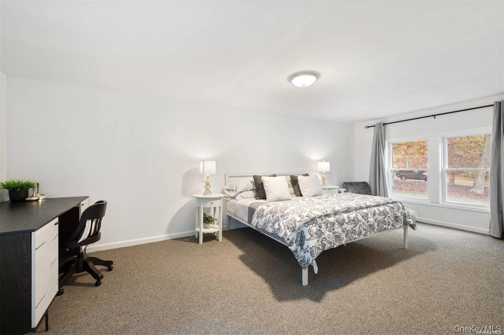 4 Wooded Lane, Hampton Bays, NY 11946