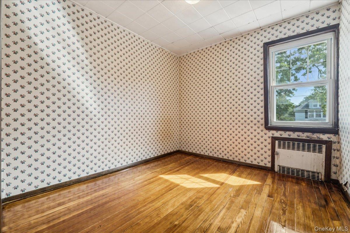 39 Linmouth Road, Malverne, NY 11565