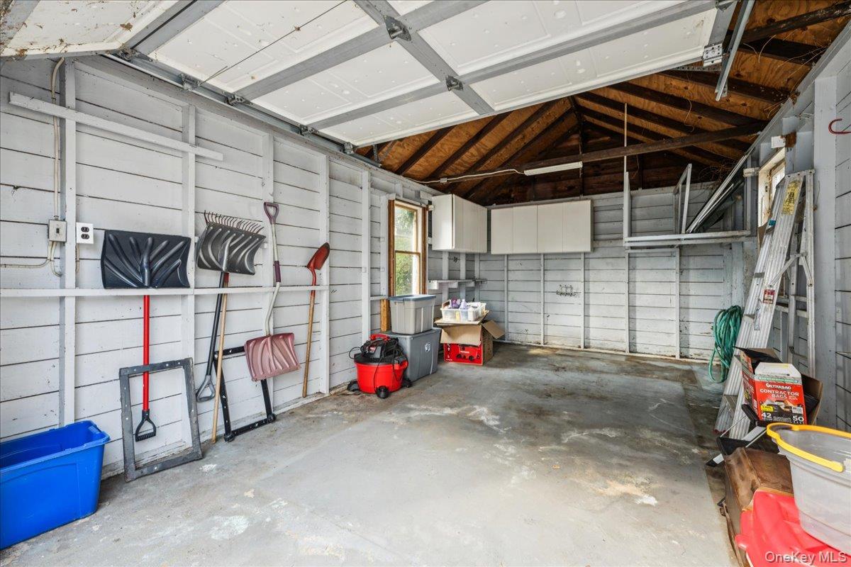 39 Linmouth Road, Malverne, NY 11565