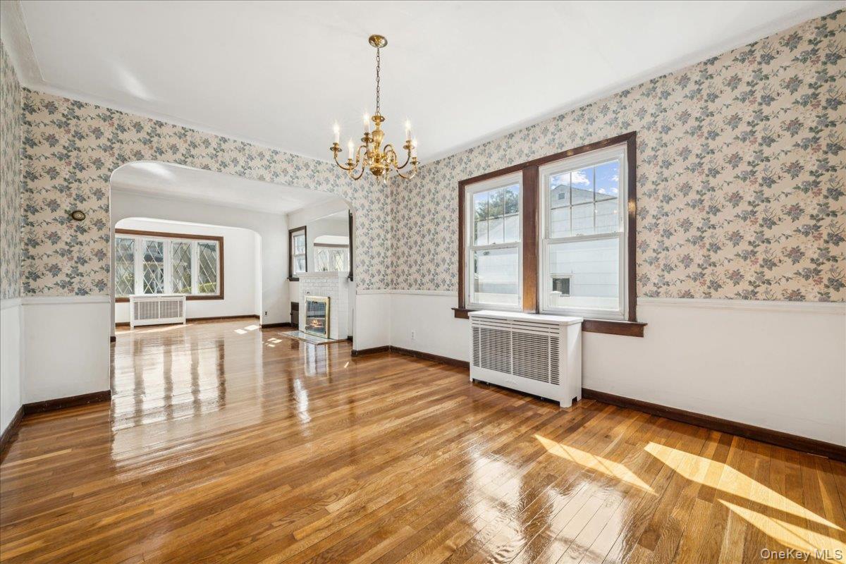 39 Linmouth Road, Malverne, NY 11565