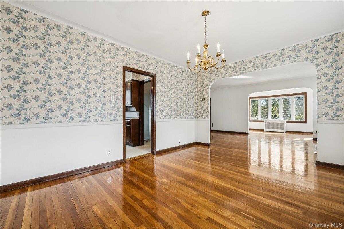 39 Linmouth Road, Malverne, NY 11565