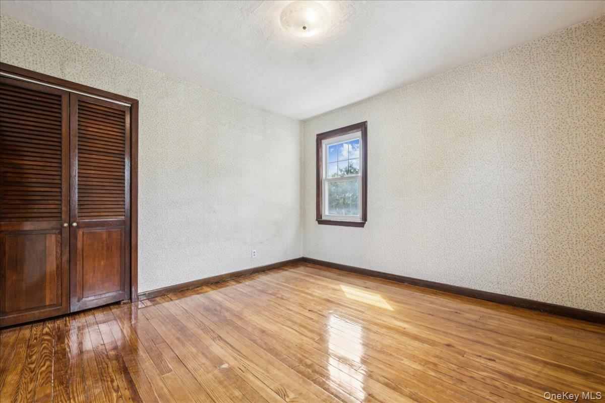 39 Linmouth Road, Malverne, NY 11565