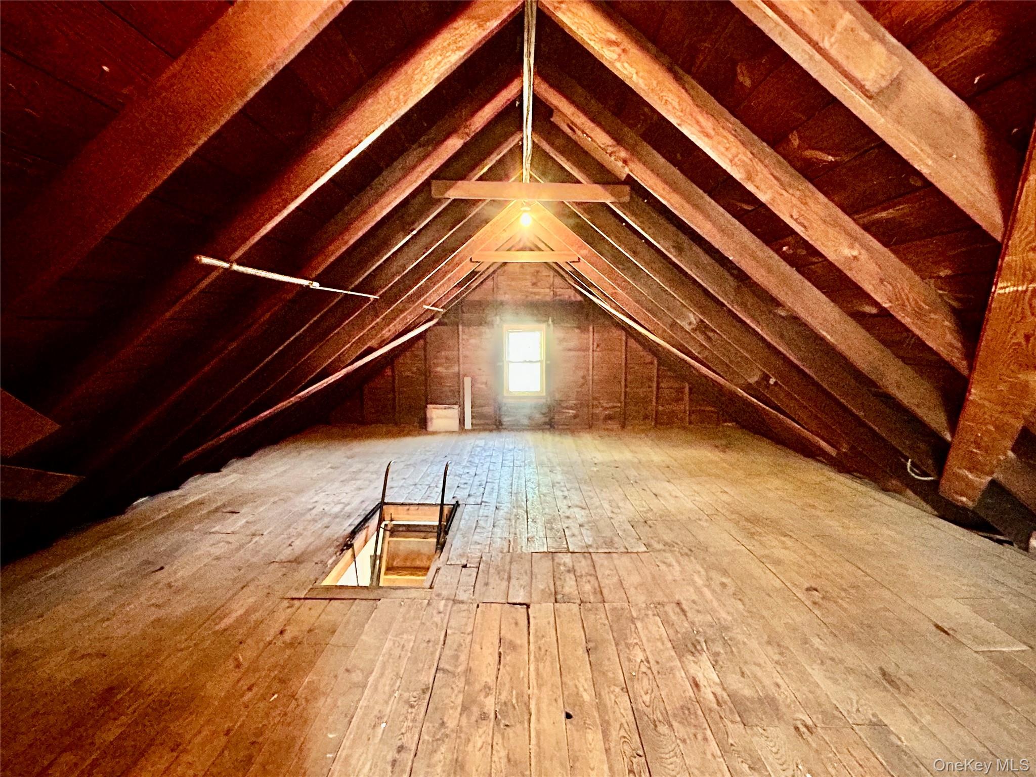 39 Linmouth Road, Malverne, NY 11565