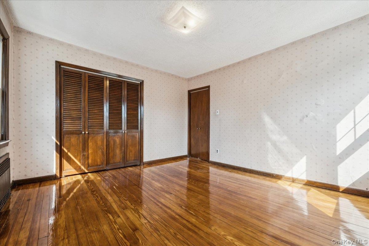 39 Linmouth Road, Malverne, NY 11565