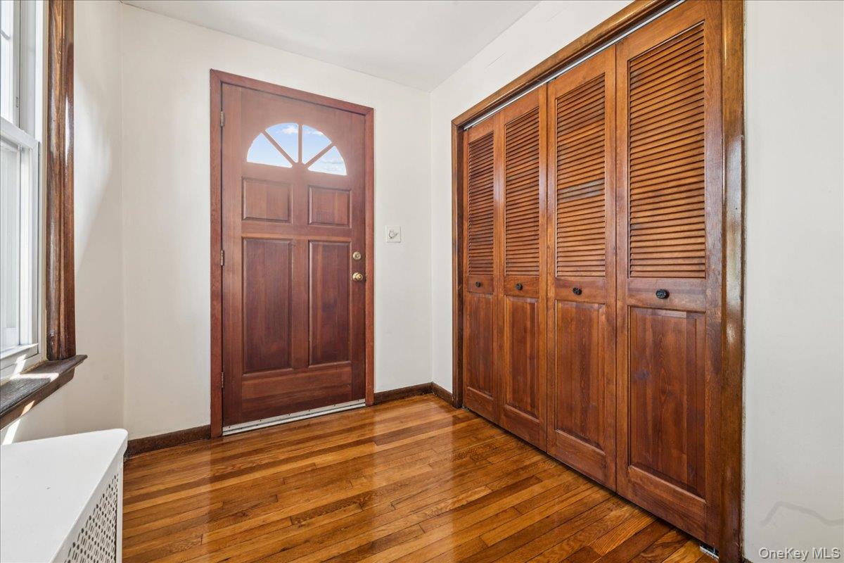 39 Linmouth Road, Malverne, NY 11565