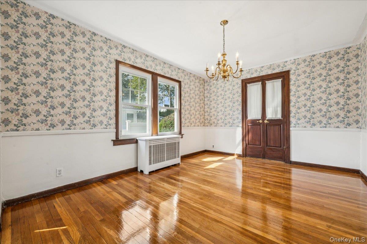 39 Linmouth Road, Malverne, NY 11565