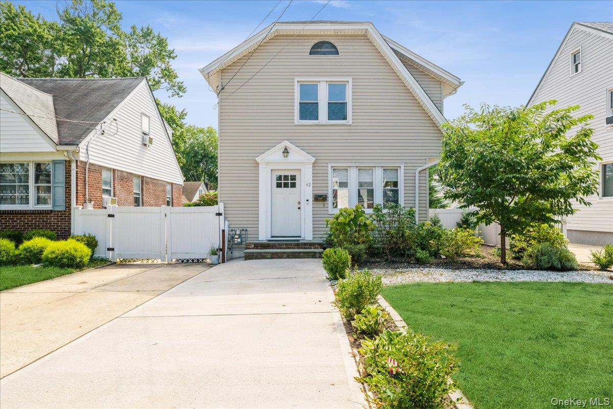 42 Stuart Avenue, Malverne, NY 11565