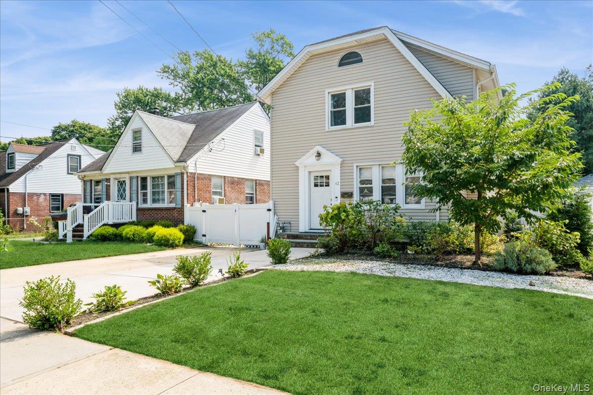 42 Stuart Avenue, Malverne, NY 11565