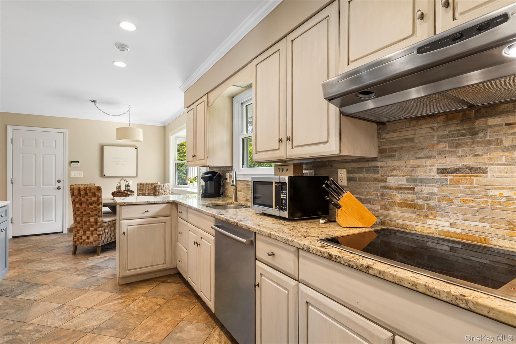 116 Rolling Hills Road, Thornwood, NY 10594