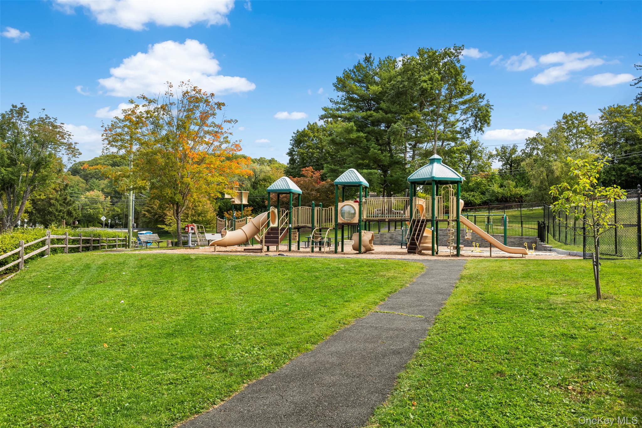 116 Rolling Hills Road, Thornwood, NY 10594