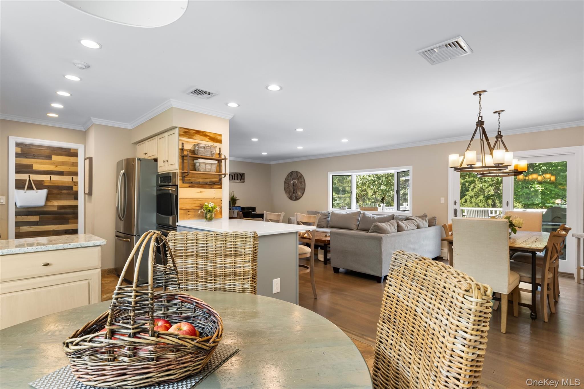 116 Rolling Hills Road, Thornwood, NY 10594