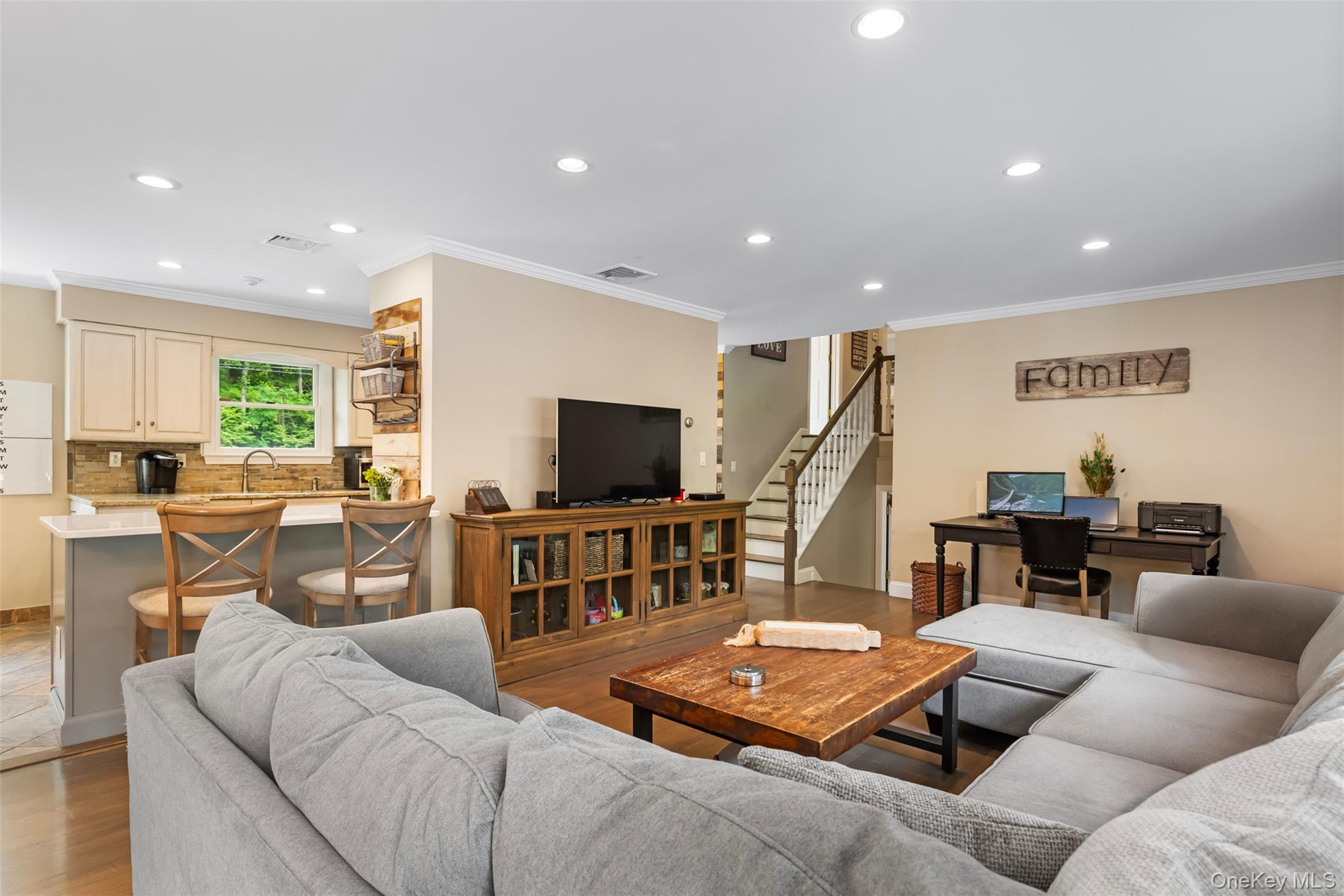 116 Rolling Hills Road, Thornwood, NY 10594