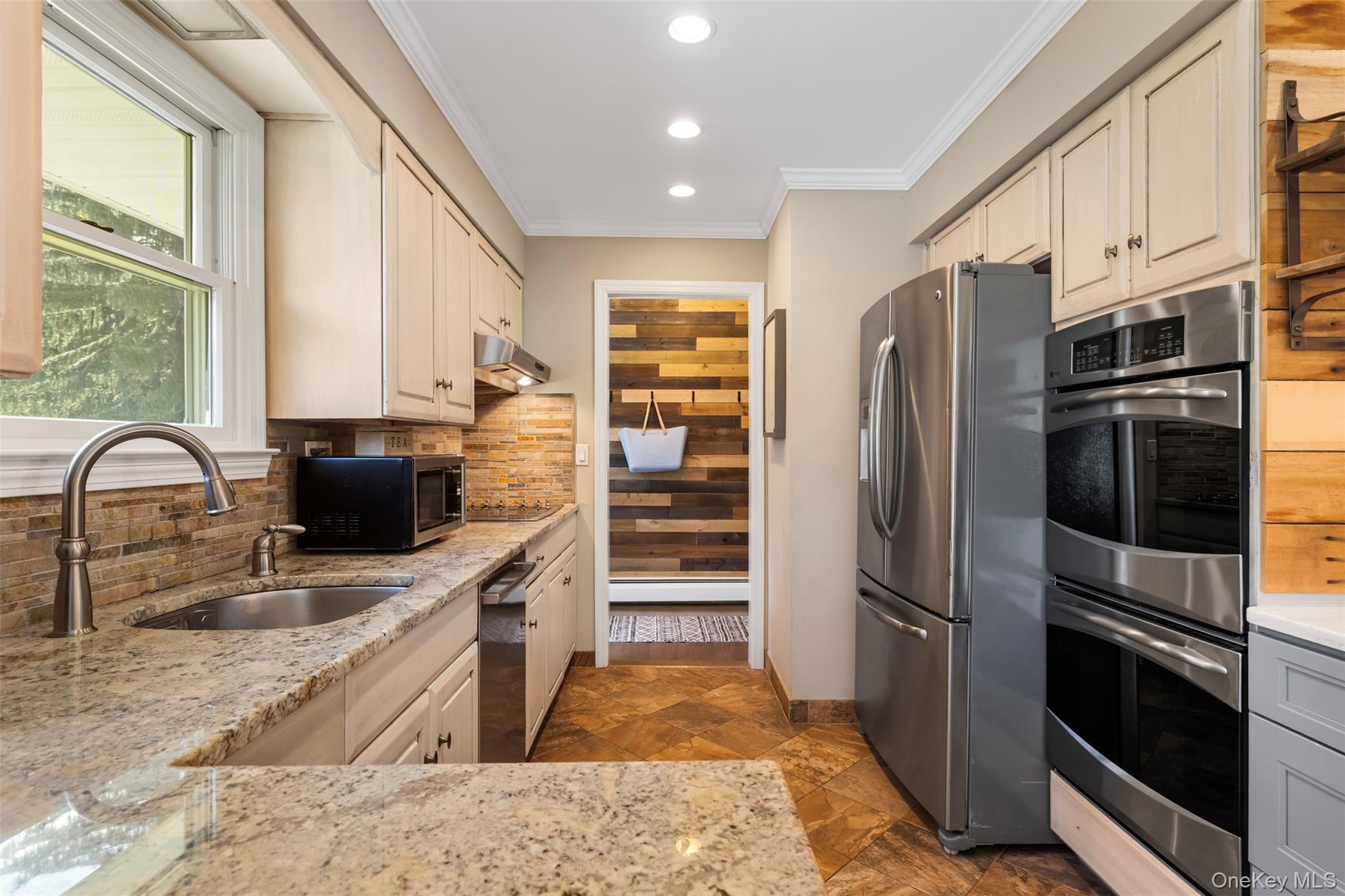 116 Rolling Hills Road, Thornwood, NY 10594