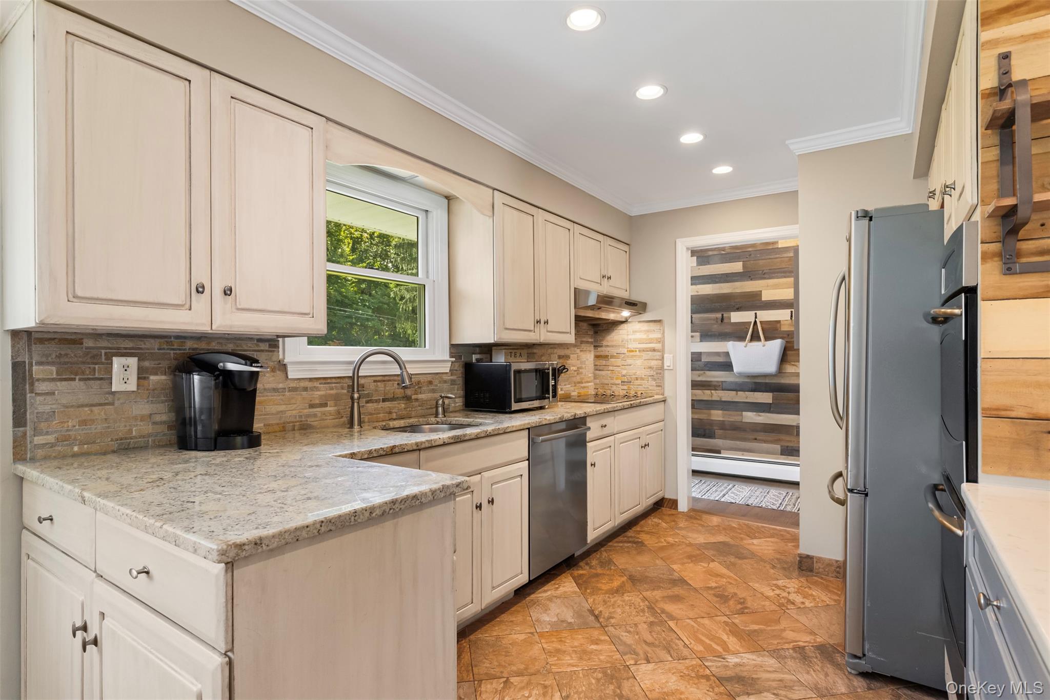 116 Rolling Hills Road, Thornwood, NY 10594