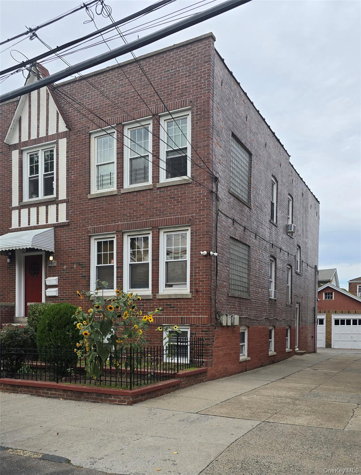 2887 E 194 Street, Bronx, NY 10461