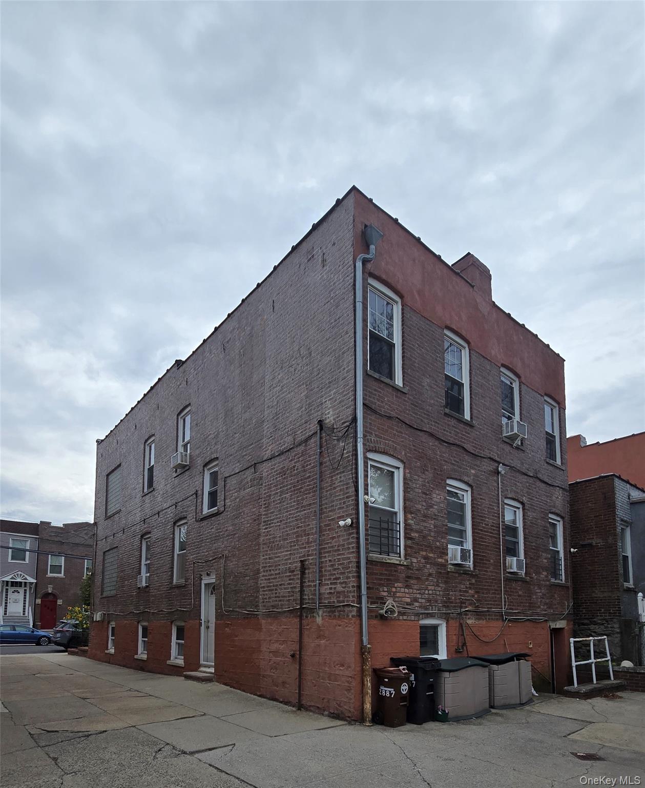 2887 E 194 Street, Bronx, NY 10461