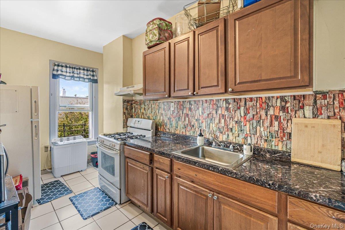 9428 112th Street, Richmond Hill S., NY 11419