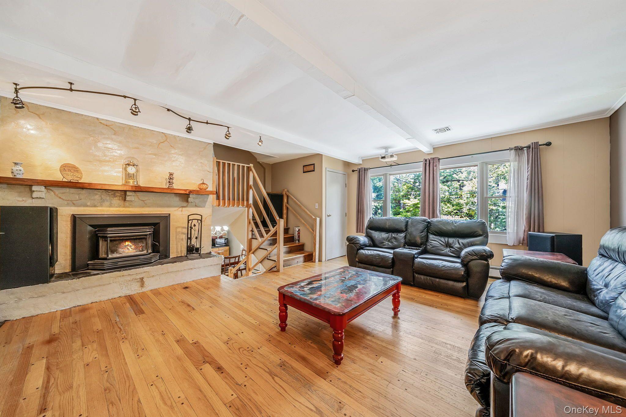 18 Lakeview Drive, Middle Island, NY 11953